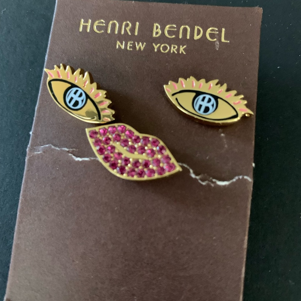 💥💥🎉🎉HARD TO FIND HENRI BENDEL face pins !!!!! 3 piece set !